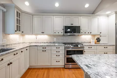 Kitchen - 10 Melba Dr, Hudson, NH 03051 photo 2 of 8