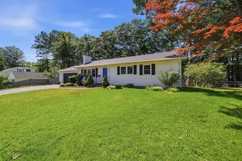 506 Oak St, Manchester, NH 03104