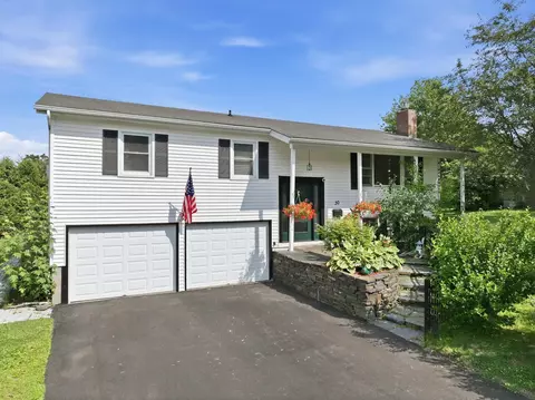 30 Drury Dr, Essex Junction, VT 05452