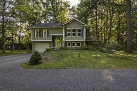 61 Pump Ln, South Burlington, VT 05403