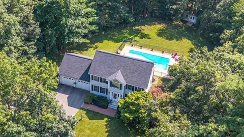 27 Aldrich St, Litchfield, NH 03052