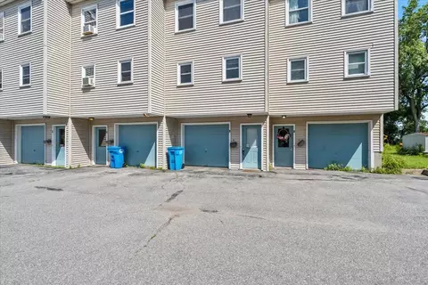 232 Manhattan Dr #6, Burlington, VT 05402