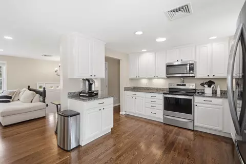 Kitchen - 68 Jericho Rd, Pelham, NH 03076 photo 2 of 3