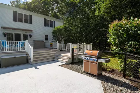Exterior - 7 Bartlett Rd, Stratham, NH 03885 photo 3 of 13