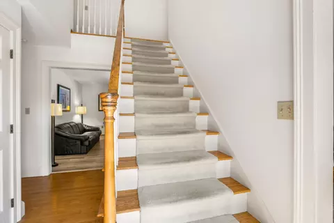 Entry Way - 7 Bartlett Rd, Stratham, NH 03885 photo 2 of 2
