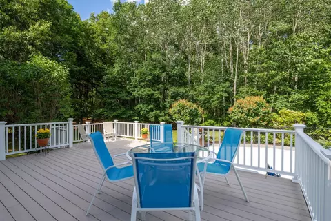 Exterior - 7 Bartlett Rd, Stratham, NH 03885 photo 5 of 13