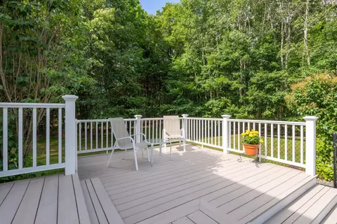 Exterior - 7 Bartlett Rd, Stratham, NH 03885 photo 7 of 13