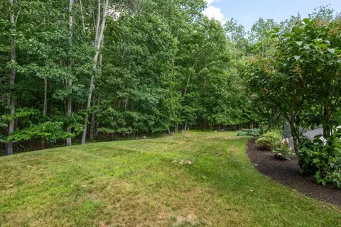 Exterior - 7 Bartlett Rd, Stratham, NH 03885 photo 12 of 13