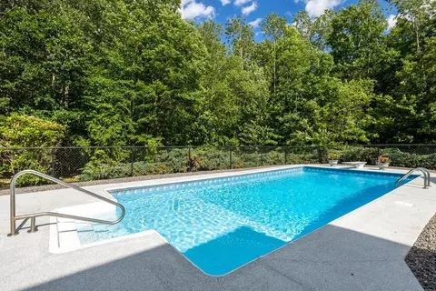 Exterior - 7 Bartlett Rd, Stratham, NH 03885 photo 9 of 13