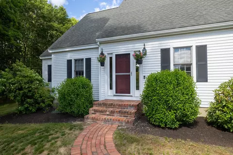 Exterior - 7 Bartlett Rd, Stratham, NH 03885 photo 1 of 13