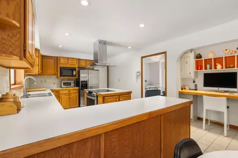 Kitchen - 7 Bartlett Rd, Stratham, NH 03885 photo 2 of 5