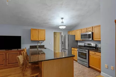 Kitchen - 1 Trent Rd, Hooksett, NH 03106 photo 4 of 7
