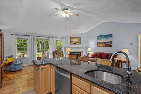 Kitchen - 1 Trent Rd, Hooksett, NH 03106 photo 3 of 7