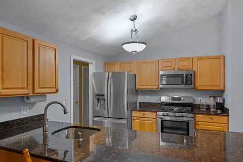 Kitchen - 1 Trent Rd, Hooksett, NH 03106 photo 5 of 7
