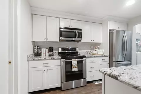 Kitchen - 49 Stacey Cir, Windham, NH 03087 photo 3 of 3