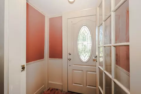 Entry Way - 443 Centre St, Sullivan, NH 03445 photo 4 of 11