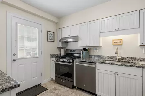 Kitchen - 415 High St # 2, Hampton, NH 03842 photo 4 of 5
