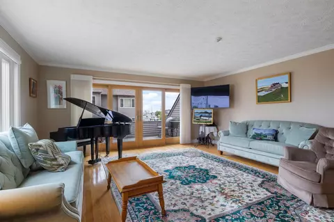 Living - 939 Ocean Blvd #6, Hampton, NH 03842 photo 2 of 3