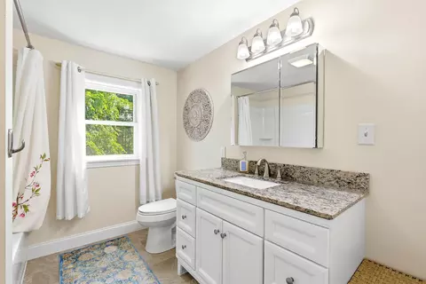 Bath - 14 Hampton Falls Rd, Exeter, NH 03833 photo 3 of 4