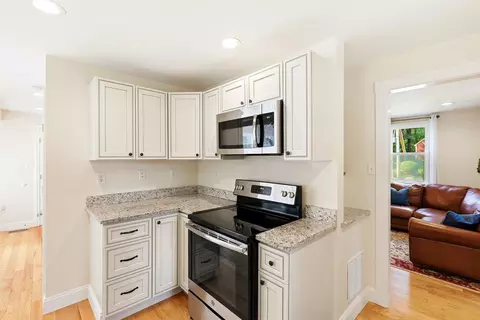 Kitchen - 14 Hampton Falls Rd, Exeter, NH 03833 photo 5 of 6