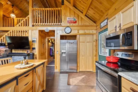 Entry Way - 335 Granite Rd, Ossipee, NH 03864 photo 1 of 2