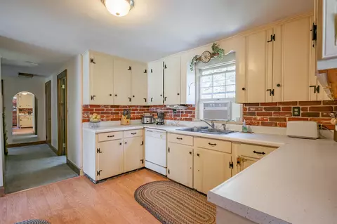 Kitchen - 6 Exeter Rd, Kingston, NH 03848 photo 4 of 4