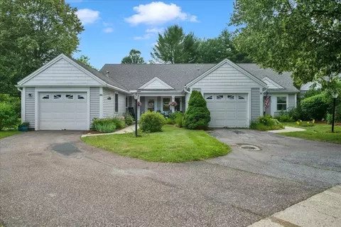 16 Clover Dr #8D, Essex Junction, VT 05452