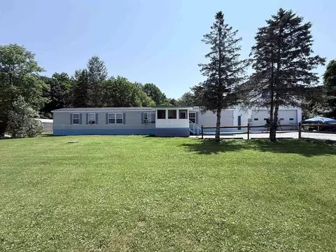 4056 Middle Rd, Clarendon, VT 05759