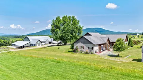 918 Armstrong Rd, Newport, VT 05857