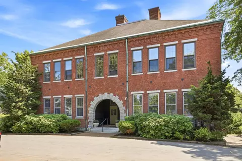 50 S School St #2, Portsmouth, NH 03801