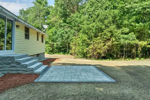 Exterior - 4 Loop Rd, Londonderry, NH 03053 photo 5 of 7