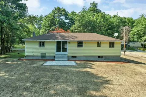 Exterior - 4 Loop Rd, Londonderry, NH 03053 photo 4 of 7