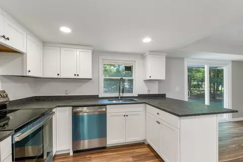 Kitchen - 4 Loop Rd, Londonderry, NH 03053 photo 2 of 2