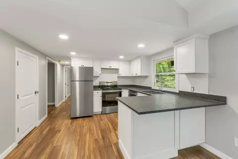 Kitchen - 4 Loop Rd, Londonderry, NH 03053 photo 1 of 2
