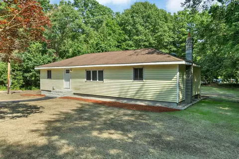 Exterior - 4 Loop Rd, Londonderry, NH 03053 photo 2 of 7