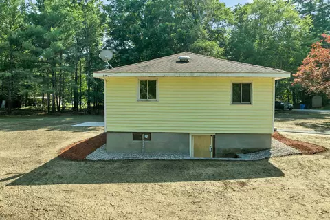 Exterior - 4 Loop Rd, Londonderry, NH 03053 photo 3 of 7