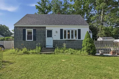 40 Theresa Ct, Manchester, NH 03103