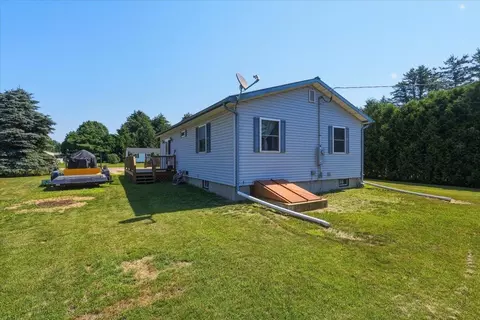 Exterior - 122 Meadow Rd, Milton, VT 05468 photo 4 of 6