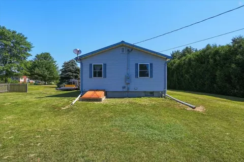 Exterior - 122 Meadow Rd, Milton, VT 05468 photo 3 of 6
