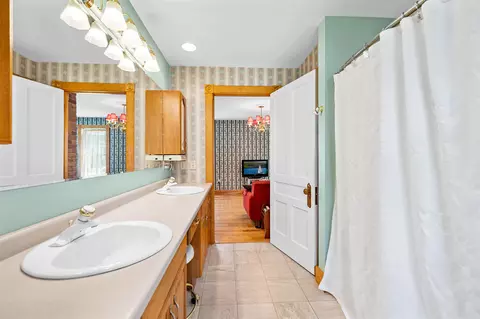 Bath - 55 Maple Ave, Barre, VT 05641 photo 2 of 3
