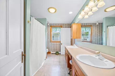 Bath - 55 Maple Ave, Barre, VT 05641 photo 1 of 3