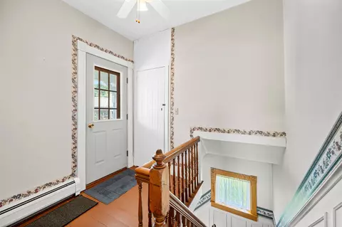 Entry Way - 55 Maple Ave, Barre, VT 05641 photo 3 of 5