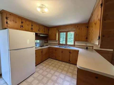 Kitchen - 5 Ridgewood Ter, Exeter, NH 03833 photo 2 of 3