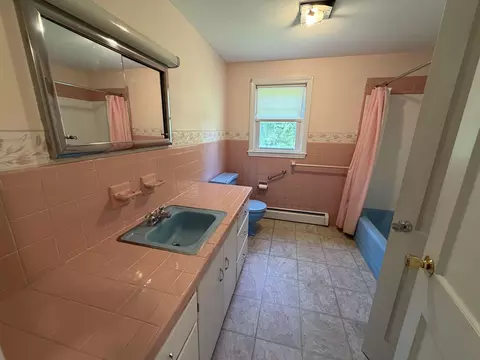 Bath - 5 Ridgewood Ter, Exeter, NH 03833 photo 2 of 3