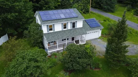 15 Whitefield Dr, Cambridge, VT 05464