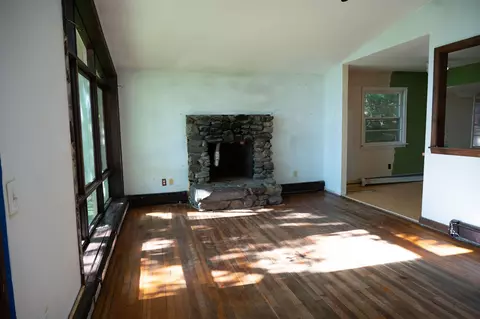 Living - 165 Dutton Farm Rd, Springfield, VT 05156 photo 2 of 4