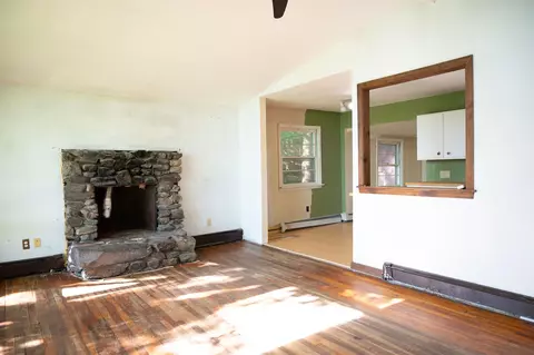 Living - 165 Dutton Farm Rd, Springfield, VT 05156 photo 3 of 4