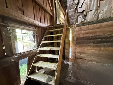 Entry Way - 446 Walker Brook Rd, Danbury, NH 03230 photo 3 of 3