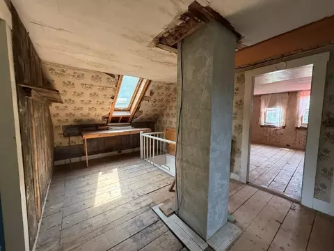 Entry Way - 446 Walker Brook Rd, Danbury, NH 03230 photo 2 of 3