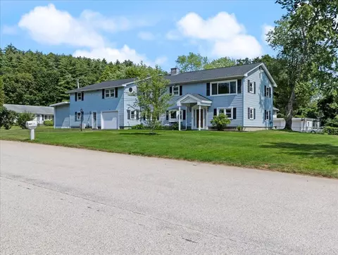 7 Wayne St, Hudson, NH 03051